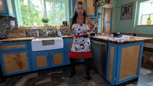 goldieblairxxx.com - DIRTY FUCKING APRON WHORE thumbnail